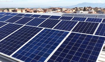 pannelli solari sul tetto, energia rinnovabile, ecosostenibile